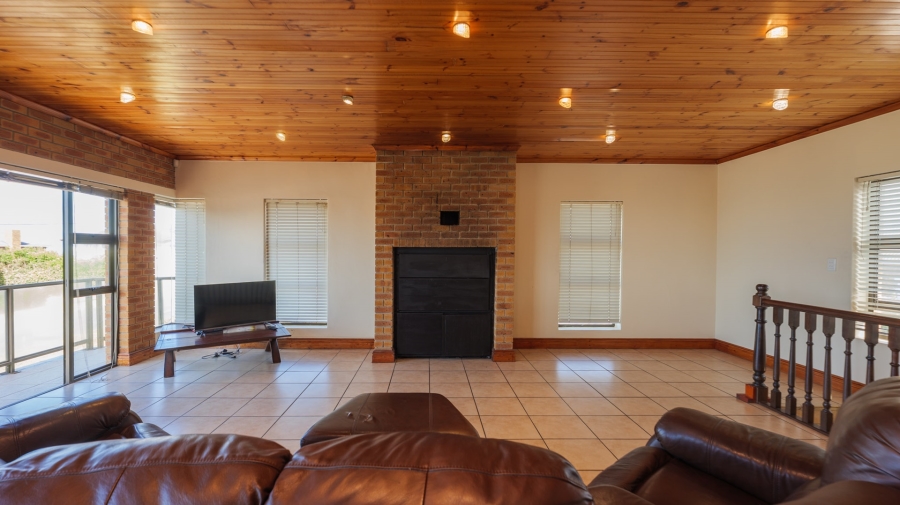 5 Bedroom Property for Sale in Oceanview Heights Western Cape